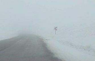 Palandöken geçidinde sis sürücülere zor anlar yaşatıyor