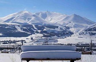 Palandöken’da kar kalınlığı 2 metreyi aştı