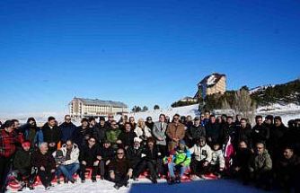 Palandöken’i bu kez gazeteciler şenlendirdi