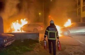 Park halindeki araç alev alev yandı: 2 otomobil zarar gördü