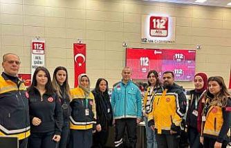 Sağlık çalışanları yoğun kar yağışında sahada görev başında