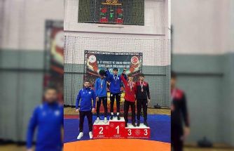 Şahinbey Belediye Spor, U17 güreşte grup şampiyonu