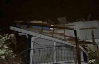 Samsun’da fırtına etkili oldu: Çatılar uçtu, ağaçlar devrildi