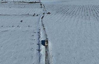 Şanlıurfa’da kapanan kırsal mahalle yolları iş makineleri ile açılıyor