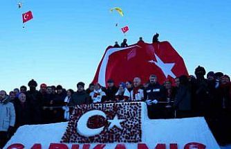 Sarıkamış’ta şehitler anısına kardan heykeller açıldı