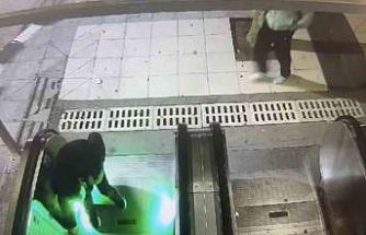 Şehir magandaları kamerada: Yürüyen merdiveni durdurup kaçtılar