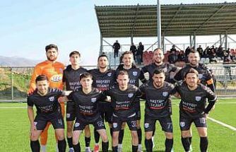 Selendi Belediyespor şampiyonluğa koşuyor