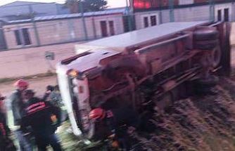 Serik’te devrilen kamyonetin sürücüsü ağır yaralandı