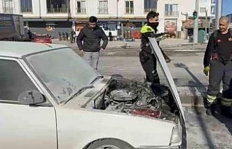 Seyir halindeki FIAT otomobil yandı