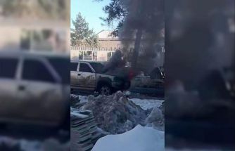 Seyir halindeki pikap alev aldı