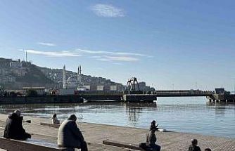 Sıcak havayı görenler sahile koştu