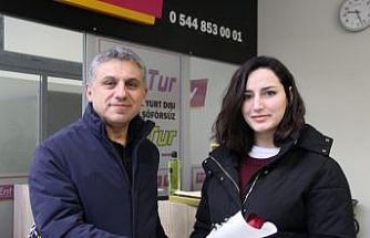 Şırnak’a atanan öğretmenlere havalimanında çiçekli karşılama