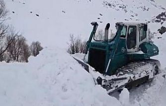 Şırnak’ta kar kalınlığı 2 metreyi aştı, ekipler vardiyalı sistemle çalışıyor