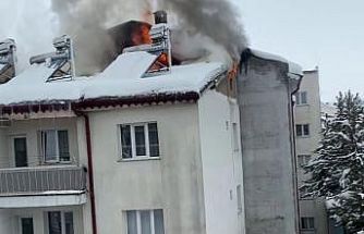 Sivas’ta çatıda çıkan yangın paniğe neden oldu
