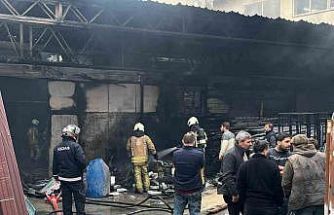 Sultanbeyli’de plastik imalathanesinde korkutan yangın