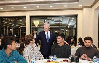 Tahmazoğlu, YKS’de ilk bine giren gençlerle buluştu