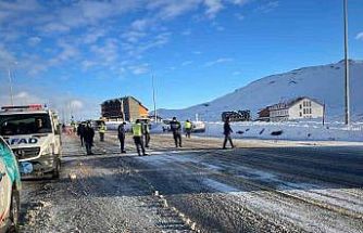 Taksiyle yolcu minibüsü çarpıştı: 16 yaralı