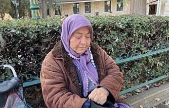 Tam 5 hastalıkla ve 74 yaşında, 9 saat kuş yemi satıp cezaevindeki yakınlarını geçindiriyor