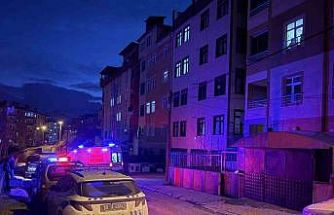 Tartıştığı erkek arkadaşını banyoda bıçaklayarak öldürdü