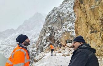 Taş Yolu’nda tehlike oluşturan kaya ve taşlar temizlendi