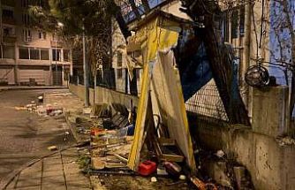 Tekirdağ’da kamyonet taksi durağına daldı, olay yerini terk etti: O anlar kamerada