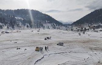 Torosların zirveleri beyaza büründü, Antalyalılar kar keyfini doyasıya yaşadı