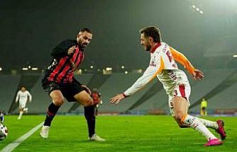 Trendyol Süper Lig: Fatih Karagümrük: 1 - Galatasaray: 1 (İlk yarı)