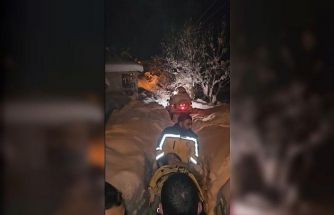 Tunceli’de kapalı yollar aşıldı, ayağı kırılan yaşlı kadın hastaneye ulaştırıldı