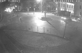 Tünelden hızla çıkıp binanın duvarına çarptı