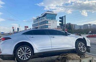 Turgutlu’da otomobil refüje çıktı: 1 yaralı