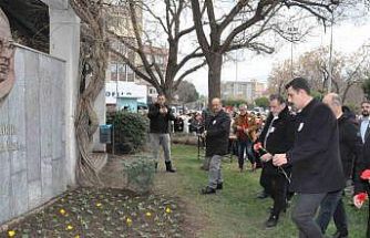 Uğur Mumcu, Salihli’de karanfillerle anıldı