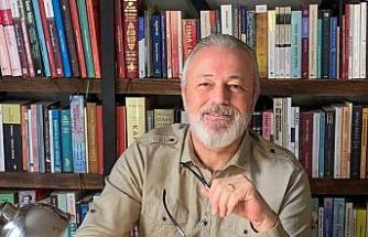 Ünal Ersözlü’nün ’Böğürtlen Öpücüğü’ kitabı raflarda yerini aldı