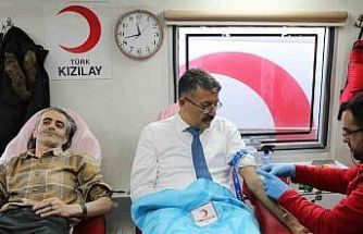 Vali Çelik, kan verdi ve kan bağışı için çağrı yaptı