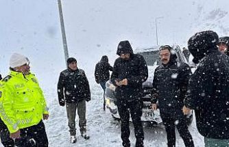 Vali Çelik’ten çığ uyarısı: "Zorunlu olmadıkça dışarı çıkmayın"
