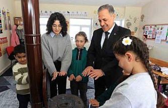 Vali Usta’dan fedakar öğretmene ve 4 öğrencisine ziyaret