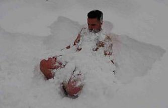 Van’da eksi 8 derecede kar banyosu yaptı