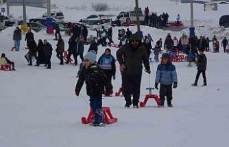 Vanlı çocuklar, yarıyıl tatilinin son günlerini kayak merkezinde geçirdi