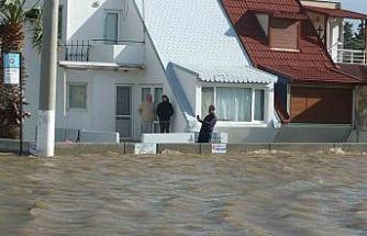 Venedik değil Balıkesir: Deniz kabardı evler sular içinde kaldı
