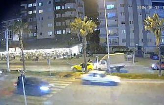 Yayaya yol vermek isterken zincirleme kazaya neden oldu