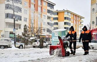 Yeşilyurt Belediyesi karla mücadele ekiplerinden kesintisiz hizmet