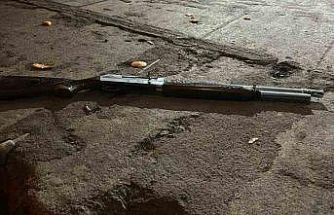 Yılbaşını kutlamak için evlerin bulunduğu sokakta havaya ateş açan şahıs yaptığıyla hayrete düşürdü