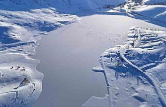 Yıldız Göleti tamamen dondu, ortaya kartpostallık görüntüler çıktı