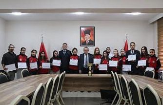 Yıldız Kızlar Voleybol İl Birincisi şampiyonu oldular