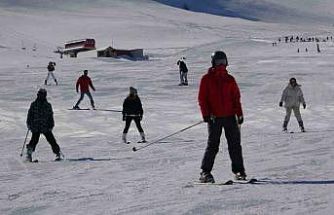 Yoğun kar yağışı Abalı Kayak Merkezi’ni yeniden hareketlendirdi
