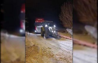 Yolda kalan tır, konvoy halinde çekilerek kurtarıldı