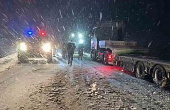 Yolda kalanların yardımına polis ve jandarma yetişti