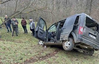 Yoldan çıkan araç 60 metrelik uçuruma yuvarlandı: 1 ölü, 2 yaralı