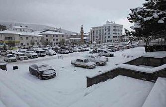 Yozgat’ta kar bereketi: Hem doğa sevindi hem çocuklar