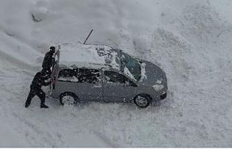 Yüksekova’da kar esareti