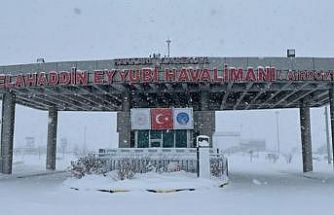 Yüksekova’da kar yağışı ve sis ulaşımı aksatıyor